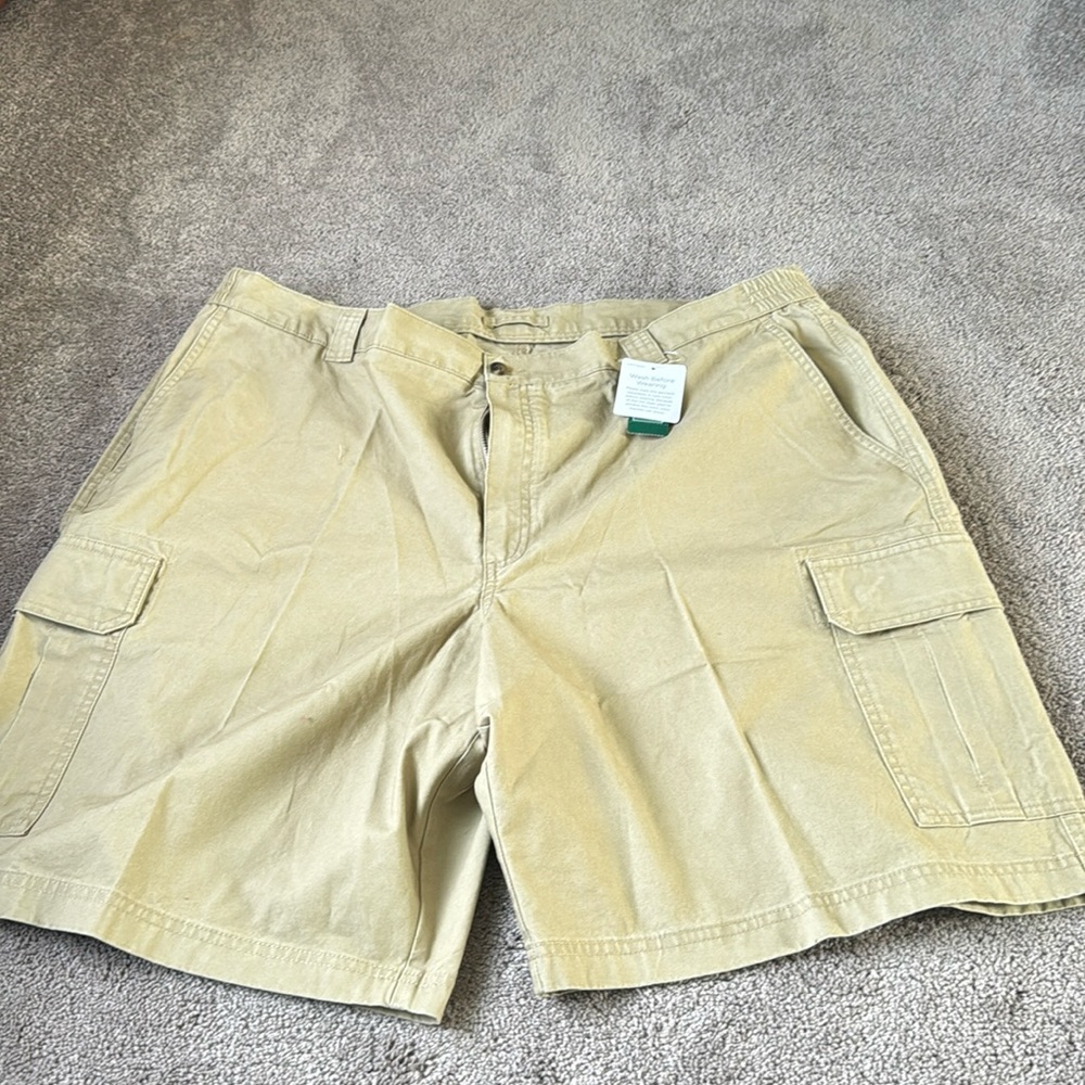 L.L. Bean Khaki Comfort Waist Tropic Weight Cargo Shorts SIZE 44
